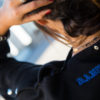 FELPA BOTTONE NERA LOGO RICAMATO - immagine 3