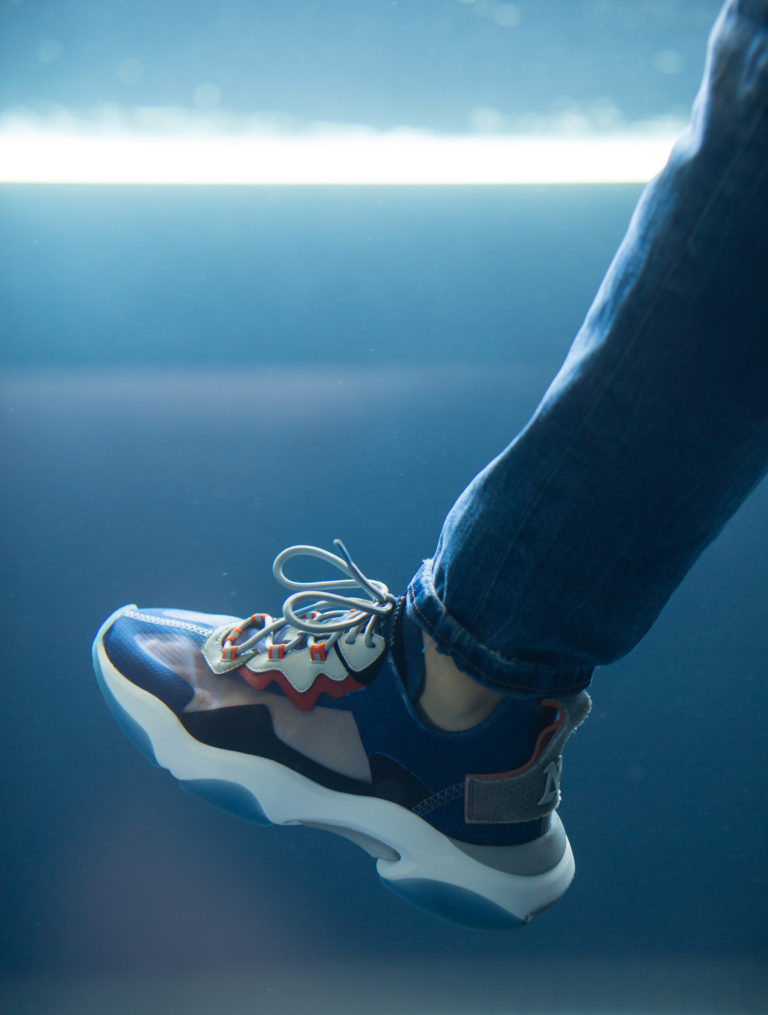 SNEAKERS BLUE MATERIALE TRANSPARENTE - immagine 4
